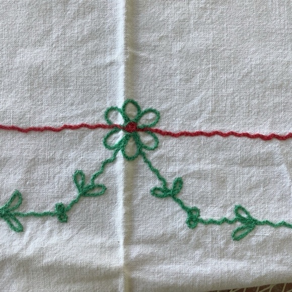 Vintage White Red Teal Embroidered Flower Rectangle Tablecloth Table Linen - Picture 7 of 11
